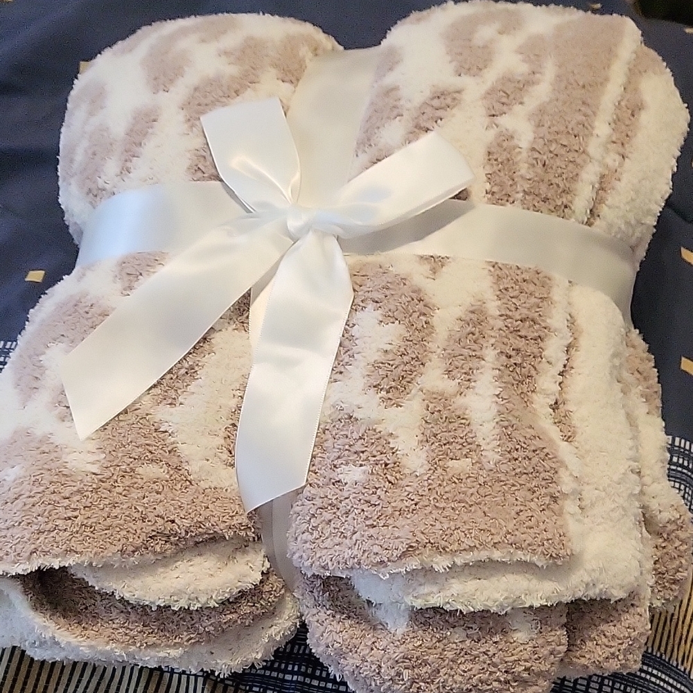 Cozy Cream and Tan Throw Blanket Set